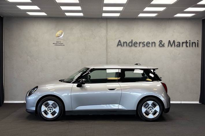 Sølv Mini Cooper fra 2024