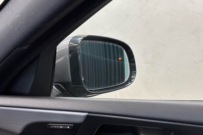 Grå Jaguar XE fra 2016