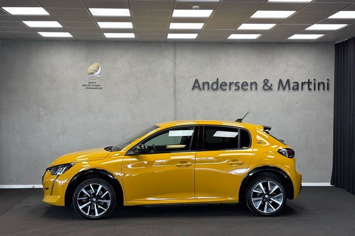 Gul Peugeot e-208 fra 2022