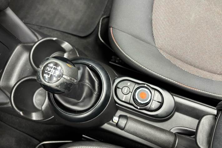 Rød Mini Cooper fra 2016