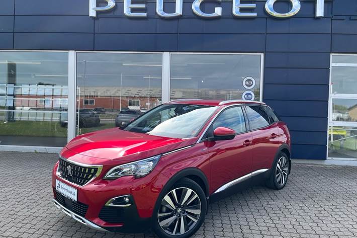 Rød Peugeot 3008 fra 2020