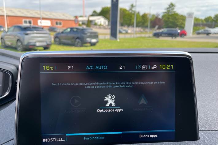 Rød Peugeot 3008 fra 2020