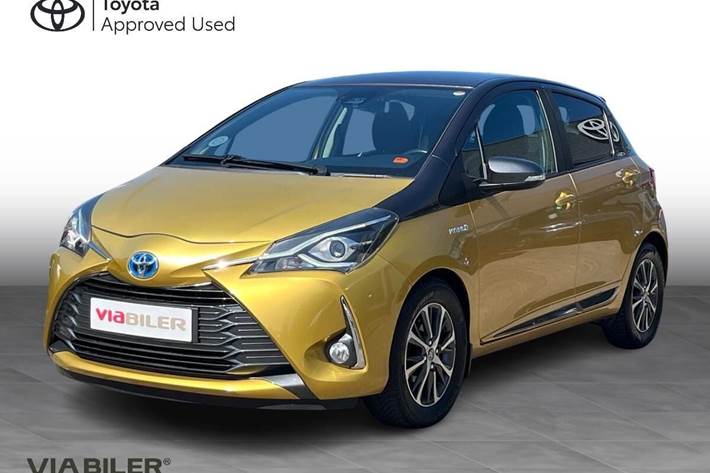 Gul Toyota Yaris fra 2020 set udefra