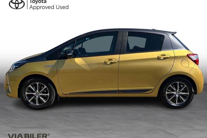 Gul Toyota Yaris fra 2020