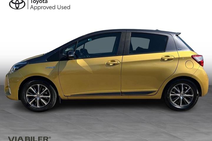 Gul Toyota Yaris fra 2020