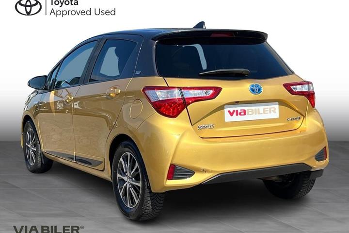 Gul Toyota Yaris fra 2020