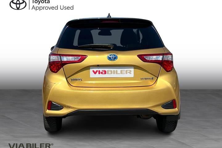 Gul Toyota Yaris fra 2020