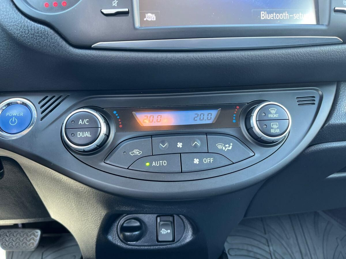 Gul Toyota Yaris fra 2020