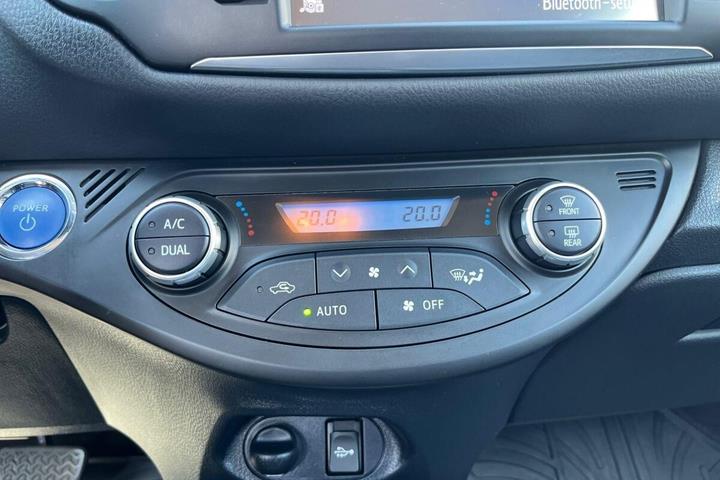 Gul Toyota Yaris fra 2020