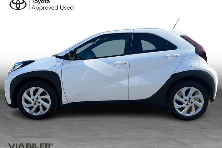 Hvid Toyota Aygo X fra 2024