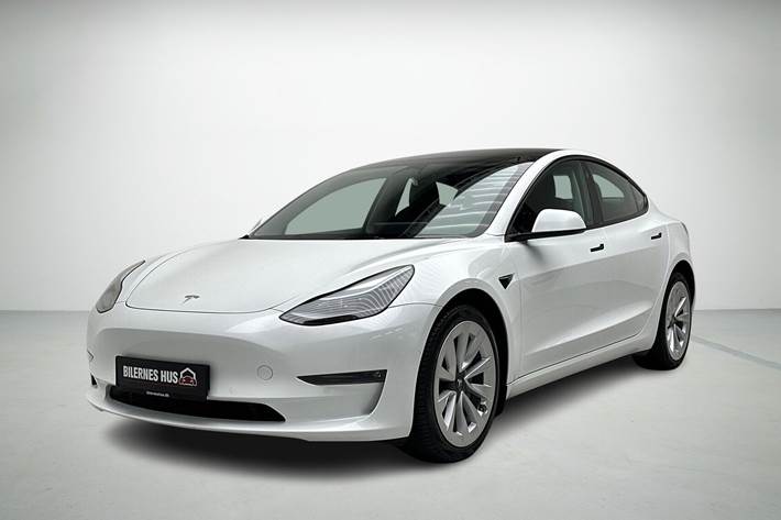 Hvid Tesla Model 3 fra 2022