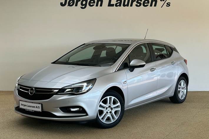 Sølv Opel Astra fra 2016