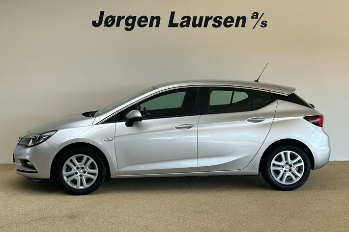 Sølv Opel Astra fra 2016