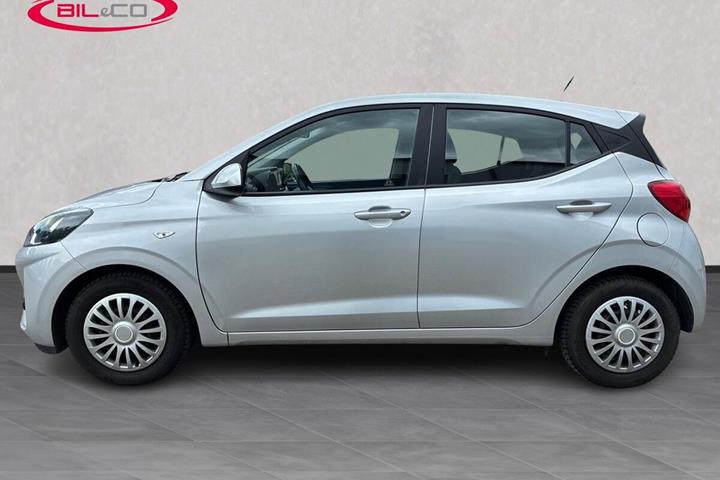 Sølv Hyundai i10 fra 2021