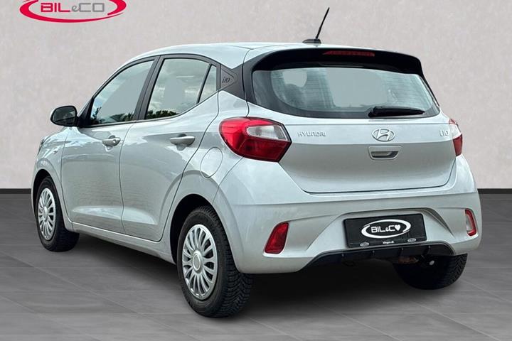 Sølv Hyundai i10 fra 2021
