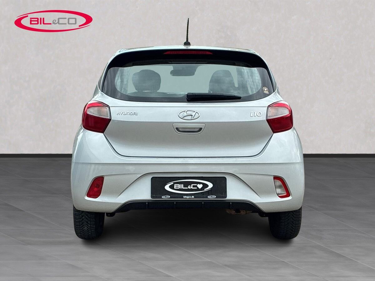 Sølv Hyundai i10 fra 2021