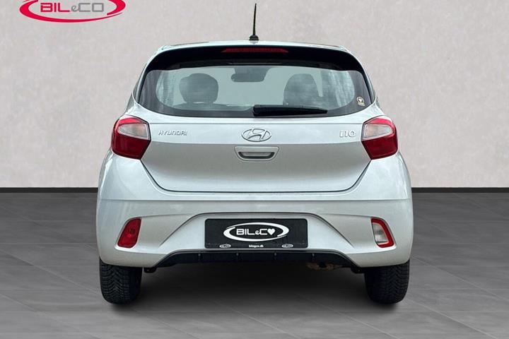 Sølv Hyundai i10 fra 2021
