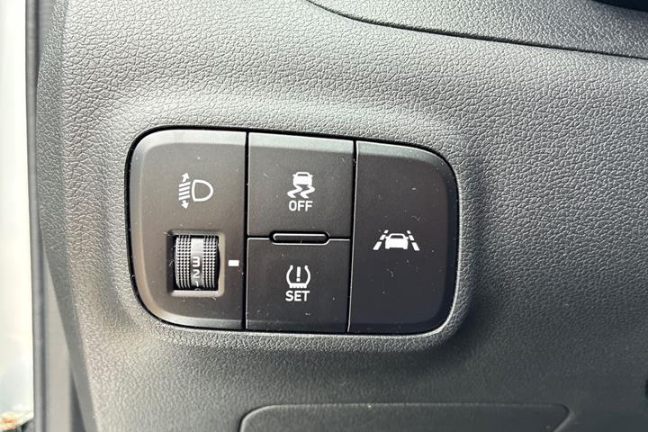 Sølv Hyundai i10 fra 2021