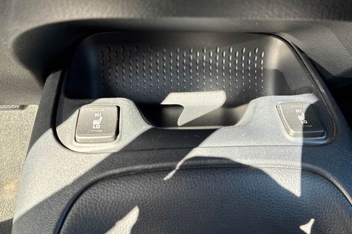 Grå Toyota Corolla fra 2020