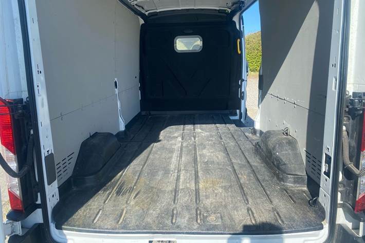 Hvid Ford Transit fra 2021