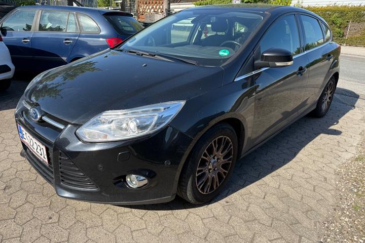 Sort Ford Focus fra 2011 set udefra