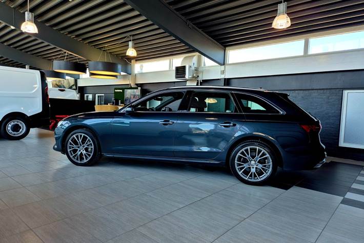 Grå Audi A4 fra 2021