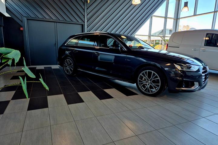 Grå Audi A4 fra 2021