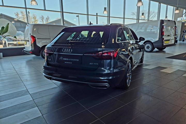 Grå Audi A4 fra 2021