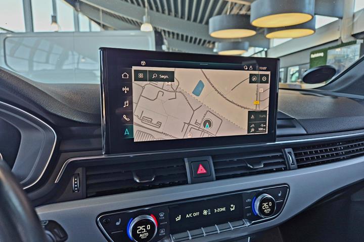 Grå Audi A4 fra 2021