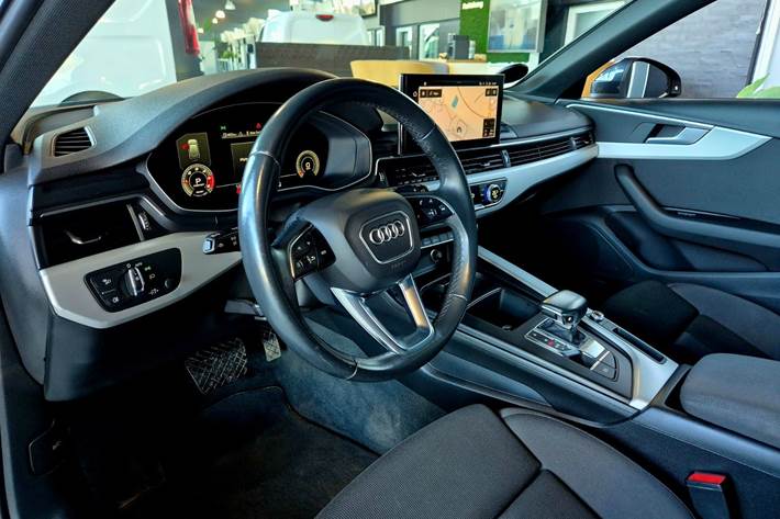 Grå Audi A4 fra 2021