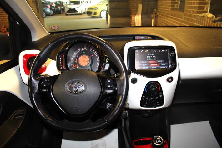 Hvid Toyota Aygo fra 2016