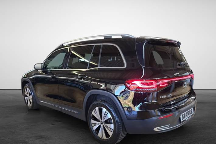 Sort Mercedes EQB250 fra 2023