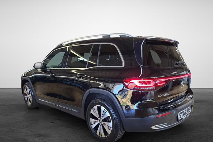 Sort Mercedes EQB250 fra 2023