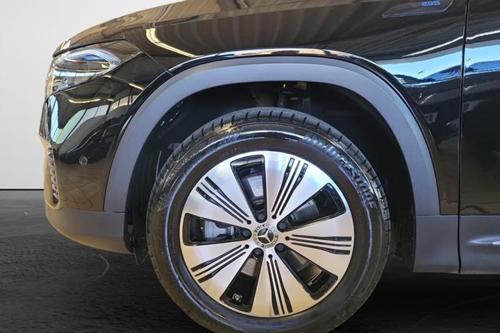 Sort Mercedes EQB250 fra 2023