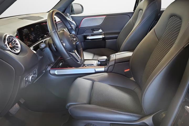 Sort Mercedes EQB250 fra 2023