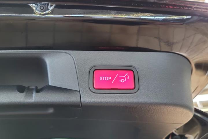 Sort Mercedes EQB250 fra 2023