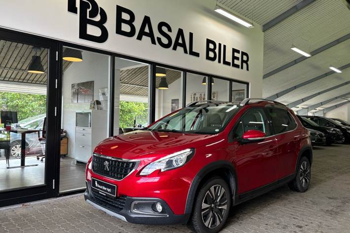 Rød Peugeot 2008 fra 2017