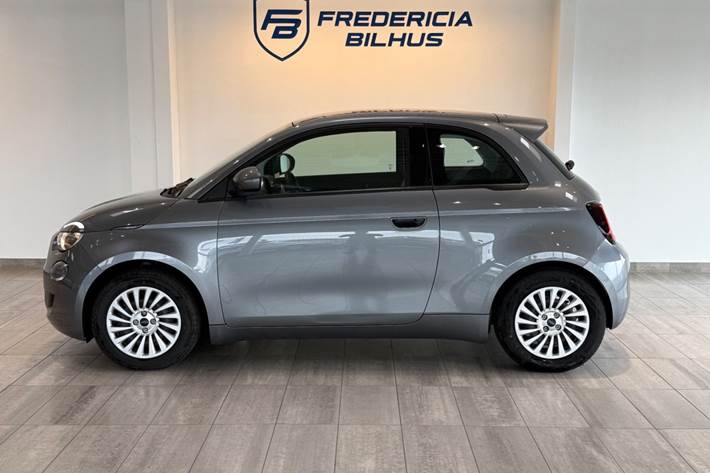 Grå Fiat 500e fra 2023