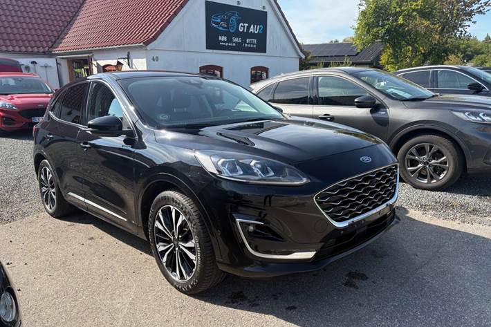 Sort Ford Kuga fra 2020 set udefra