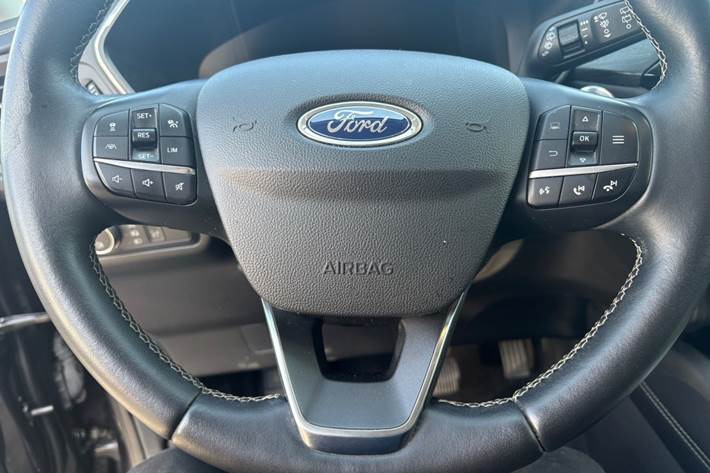 Sort Ford Kuga fra 2020