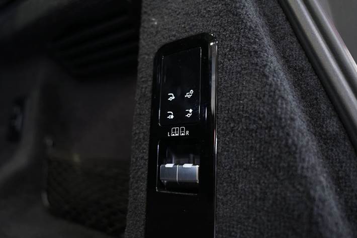 Sort Land Rover Range Rover sport fra 2024
