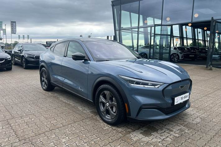 Blå Ford Mustang Mach-E fra 2023