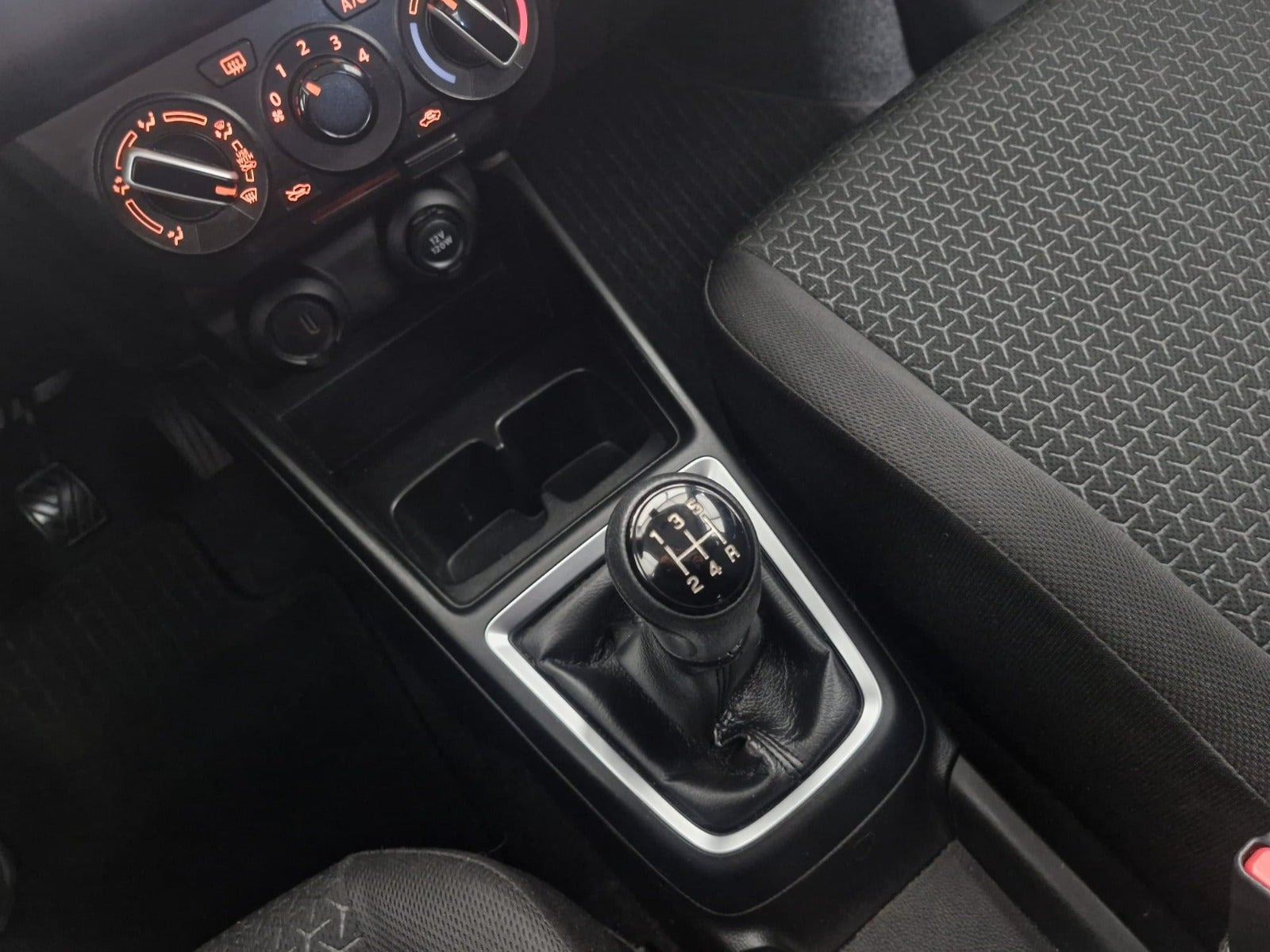 Blå Suzuki Swift fra 2020