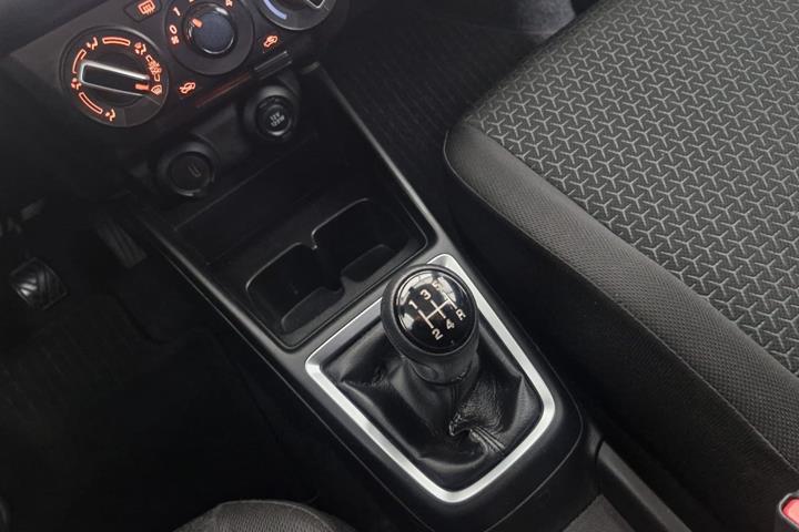 Blå Suzuki Swift fra 2020