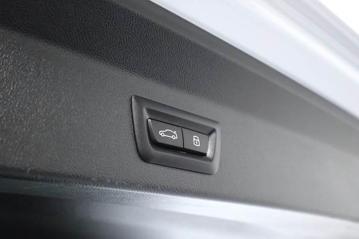 Hvid BMW iX3 fra 2023