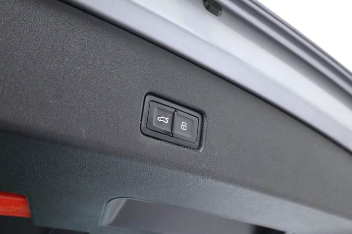 Grå Audi Q4 e-tron fra 2023