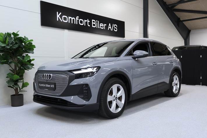 Grå Audi Q4 e-tron fra 2023