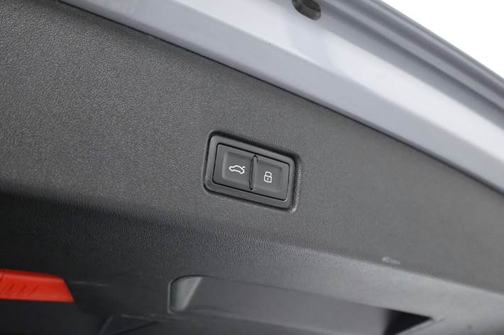 Grå Audi Q4 e-tron fra 2023