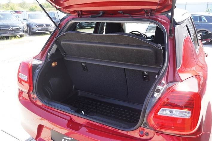 Rød Suzuki Swift fra 2020