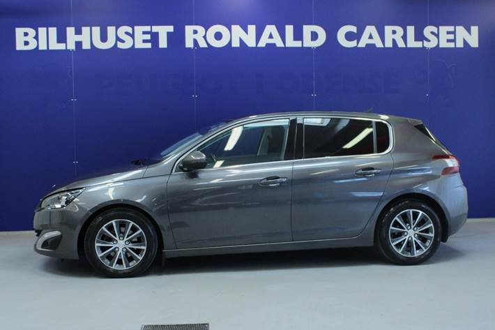 Grå Peugeot 308 fra 2017